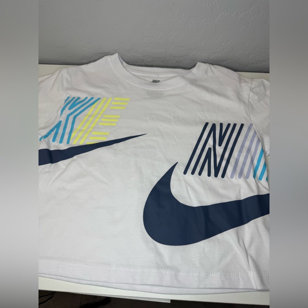 NWT Nike Girl crop top Size 6 - Picture 3 of 7